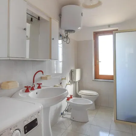 Nice Apartment In San Leonardo Di Cutro Le Castella (Calabria)